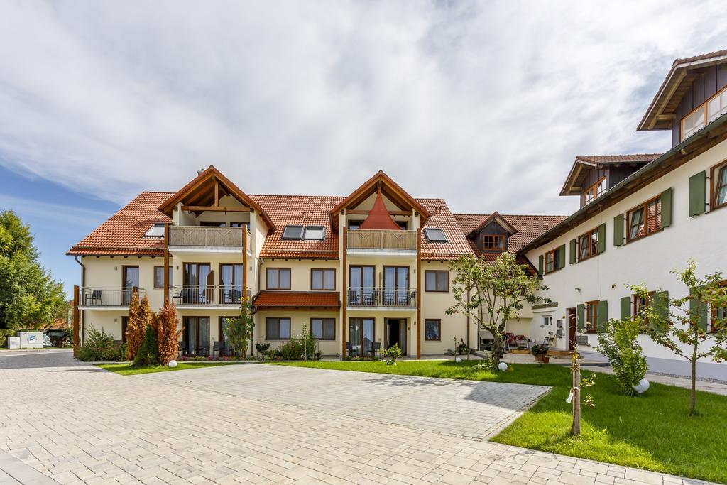 Gasthaus Und Landhotel Wiedmann Eresing Exterior photo