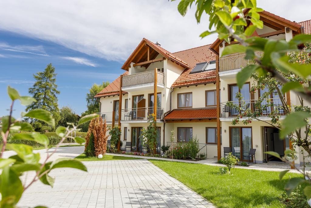 Gasthaus Und Landhotel Wiedmann Eresing Exterior photo