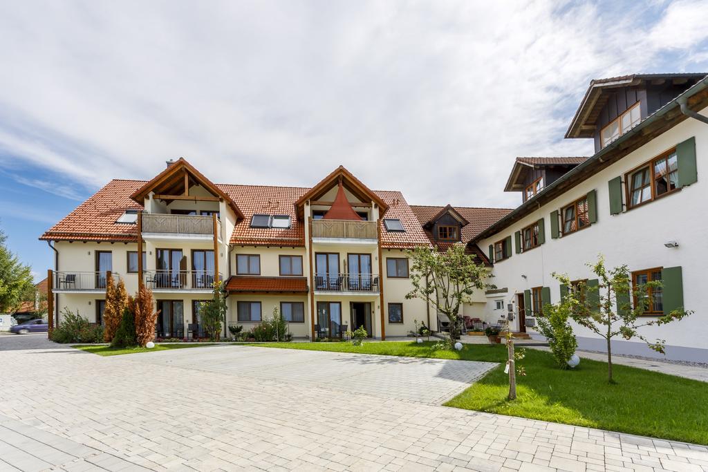 Gasthaus Und Landhotel Wiedmann Eresing Exterior photo